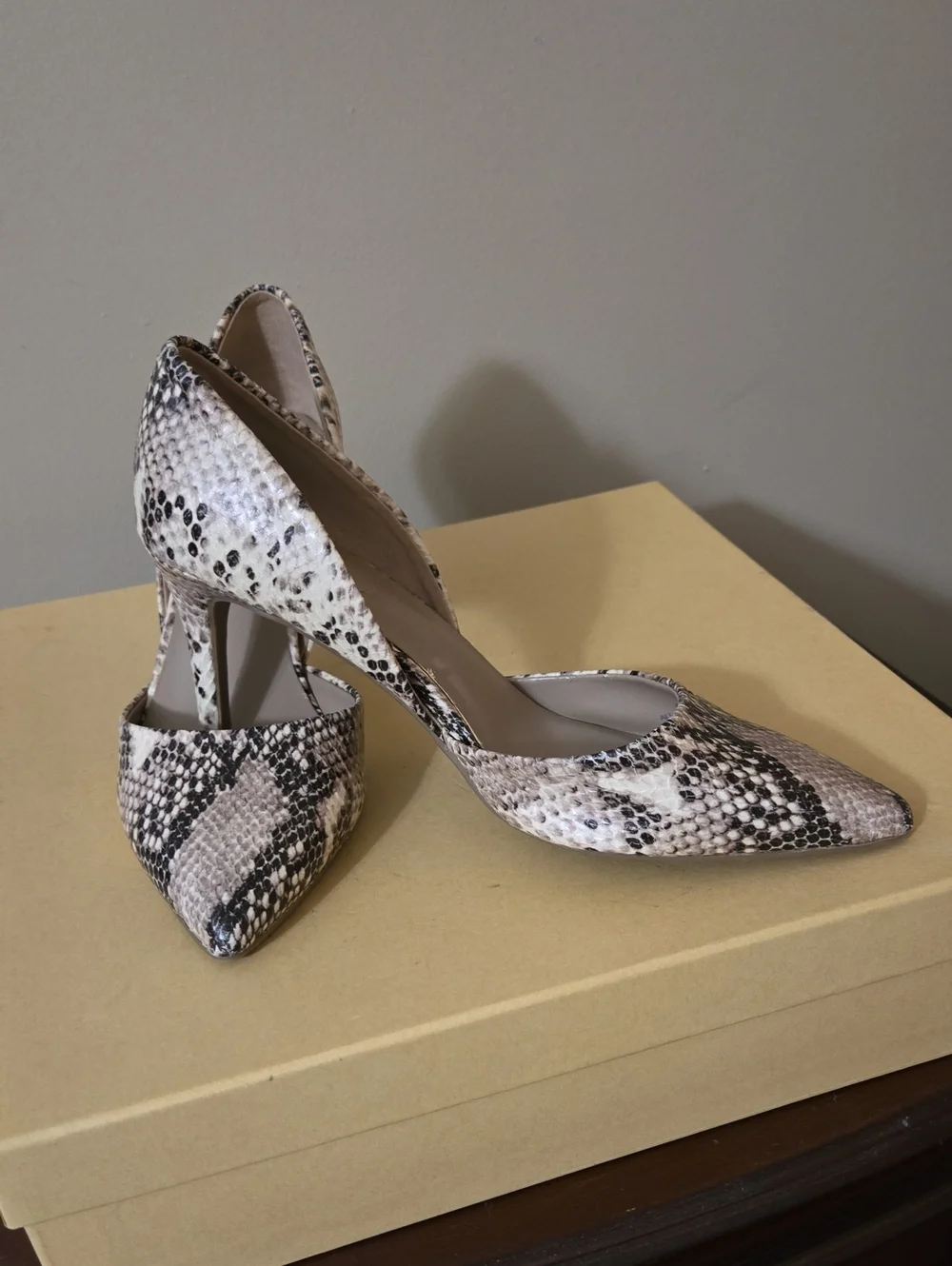 Bandolino Classic Pointed Toe Snake-Print Pumps in Neutral Size 8.5
